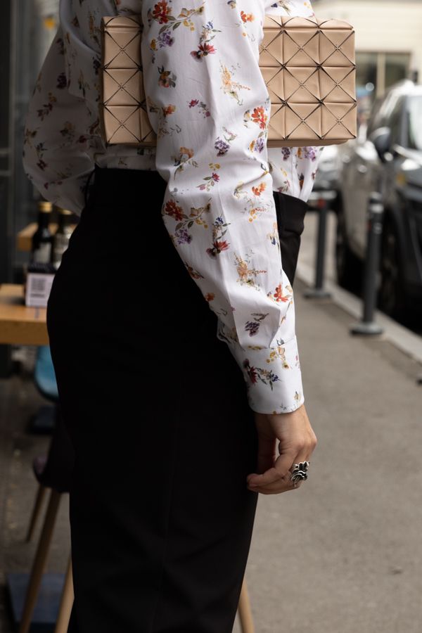 Camasa Dama Slim Fit Bumbac Alba Office Flori de Toamna 3 Camasa Dama Slim Fit Bumbac Alba Office Flori de Toamna - imagine 3