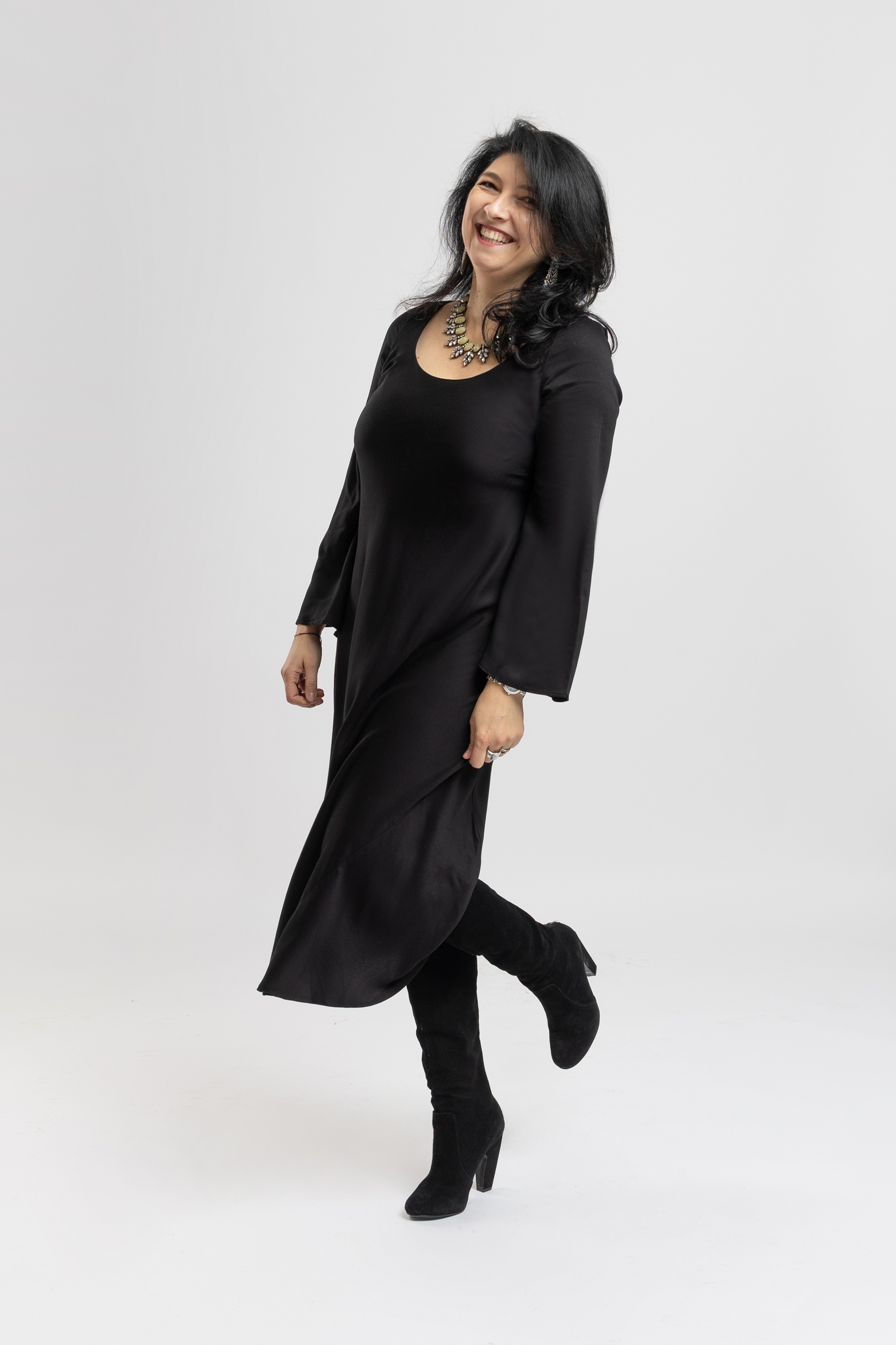 Rochie Kate Neagra Vascoza Maneci Evazate 2 Rochie Kate Neagra Vascoza Maneci Evazate - imagine 2