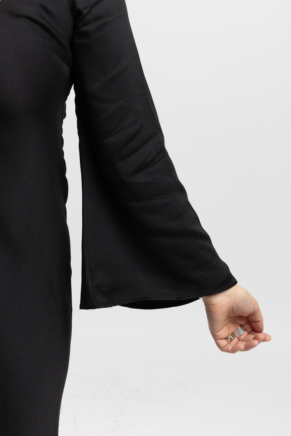 Rochie Kate Neagra Vascoza Maneci Evazate 4 Rochie Kate Neagra Vascoza Maneci Evazate - imagine 4